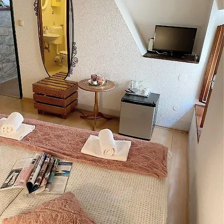 House Ivancic-free Parking